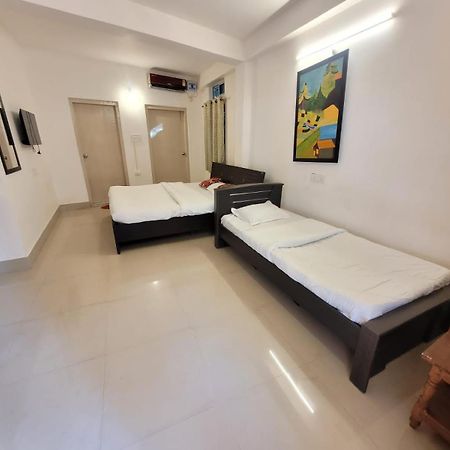 Hilltop Lodge Guwahati Quarto foto