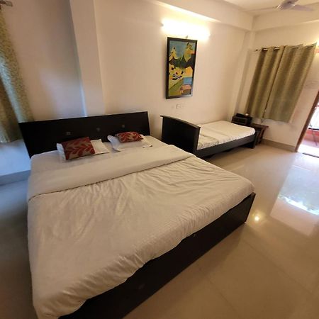 Hilltop Lodge Guwahati Quarto foto
