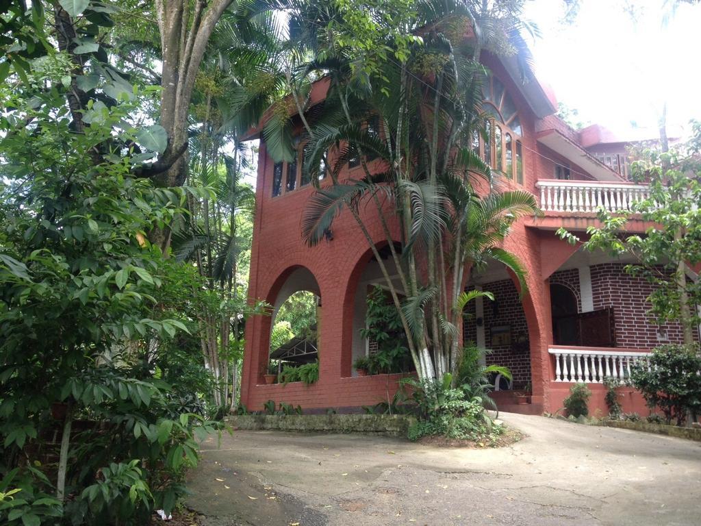 Hilltop Lodge Guwahati Quarto foto
