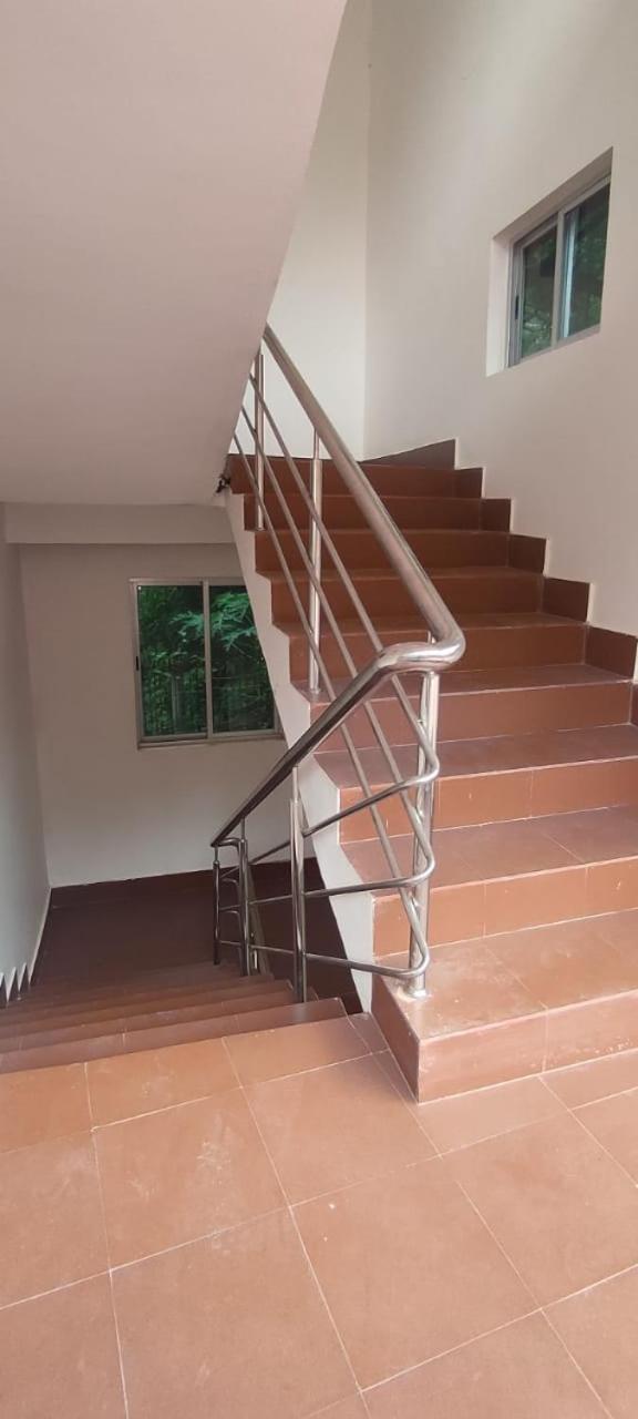Hilltop Lodge Guwahati Quarto foto