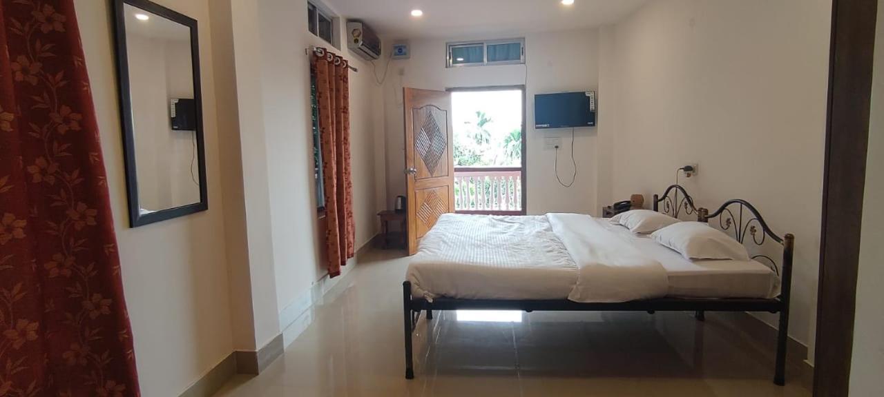 Hilltop Lodge Guwahati Quarto foto