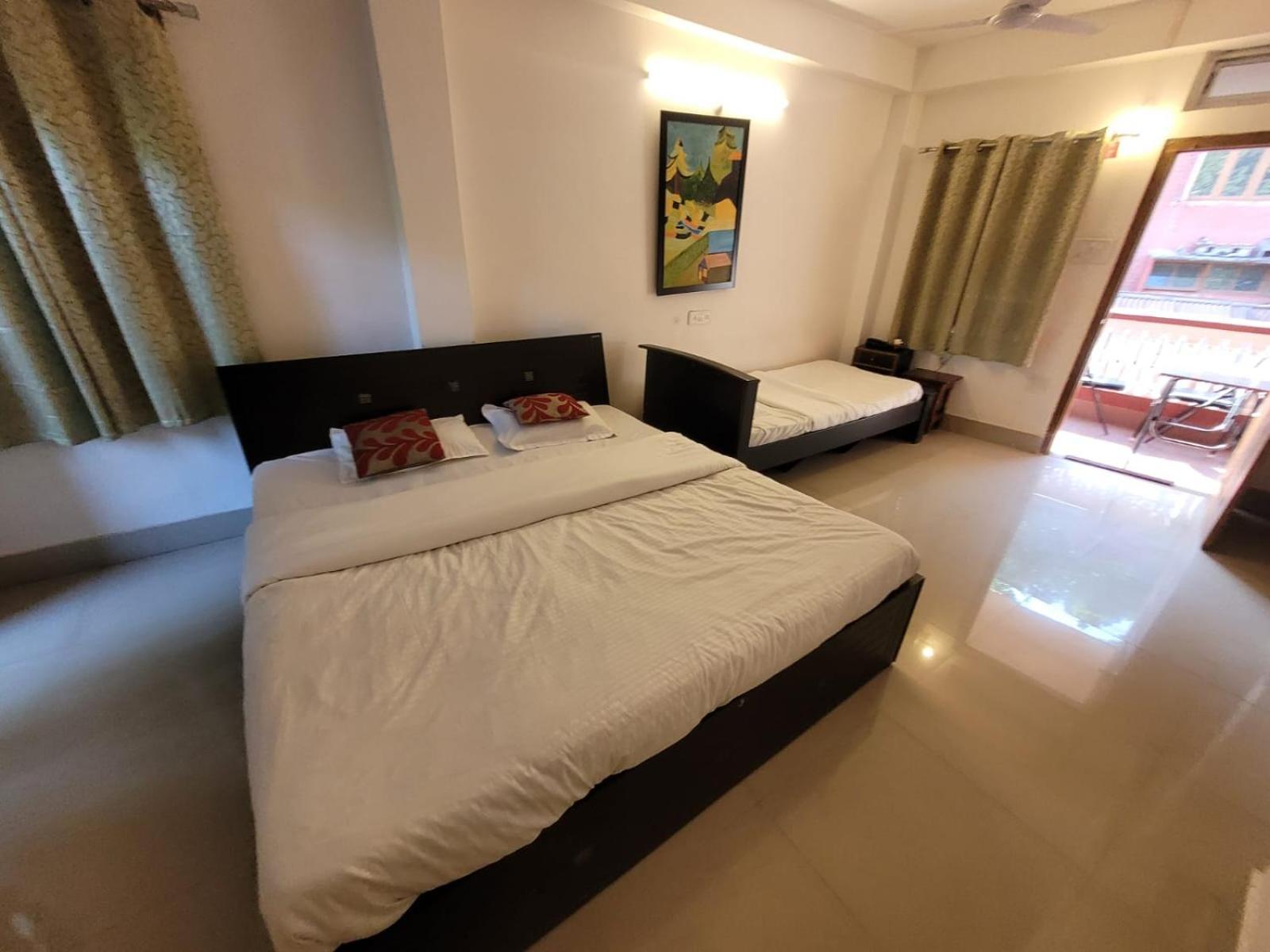 Hilltop Lodge Guwahati Quarto foto