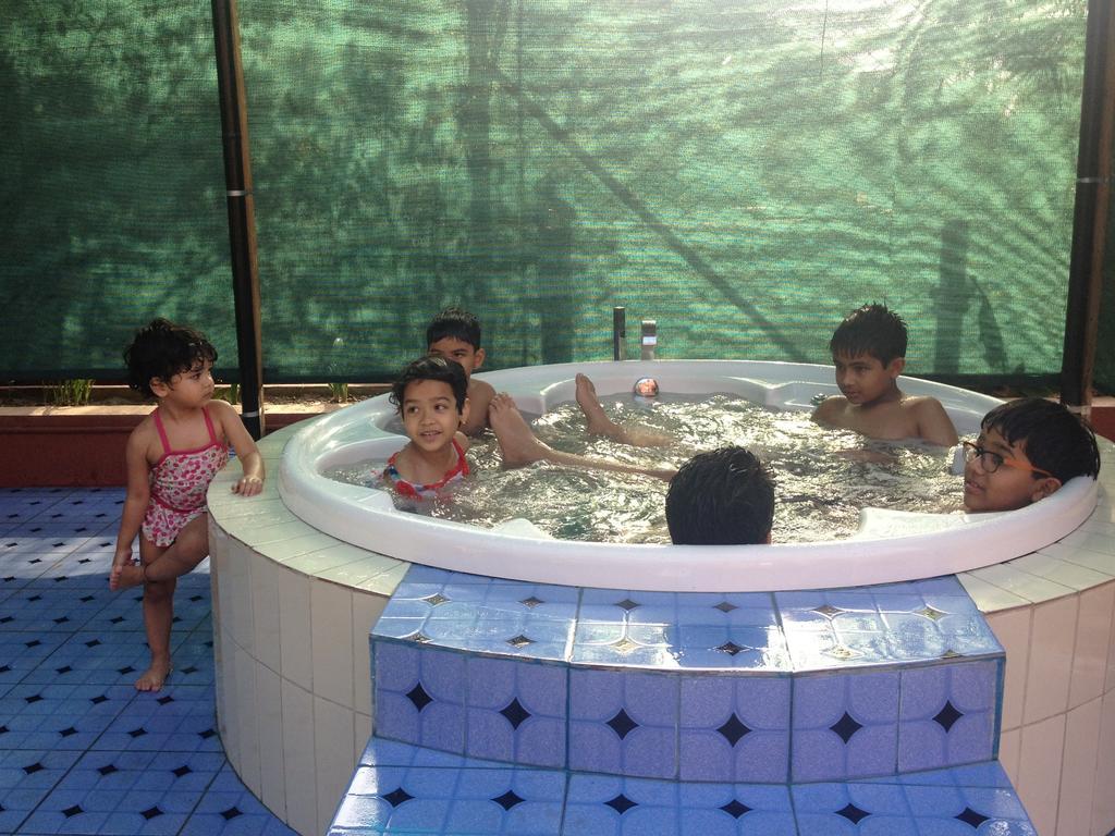 Hilltop Lodge Guwahati Quarto foto